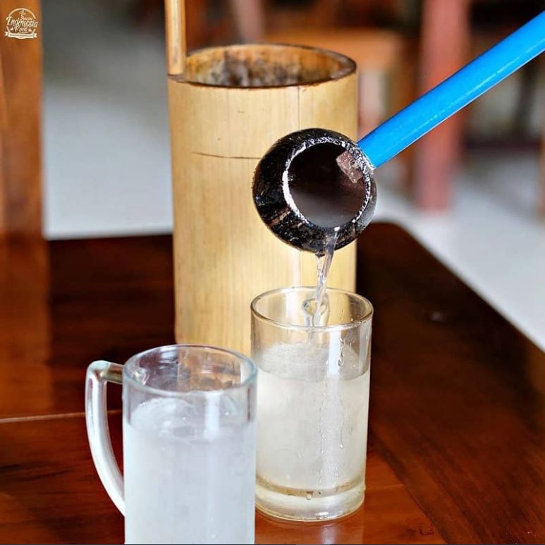 Legen adalah minuman tradisional hasil sadapan pohon siwalan.