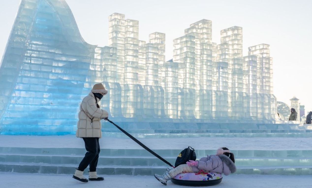 Harbin Ice-Snow World kembali dibuka, menghadirkan taman es dan salju terbesar di dunia dengan nuansa negeri dongeng.