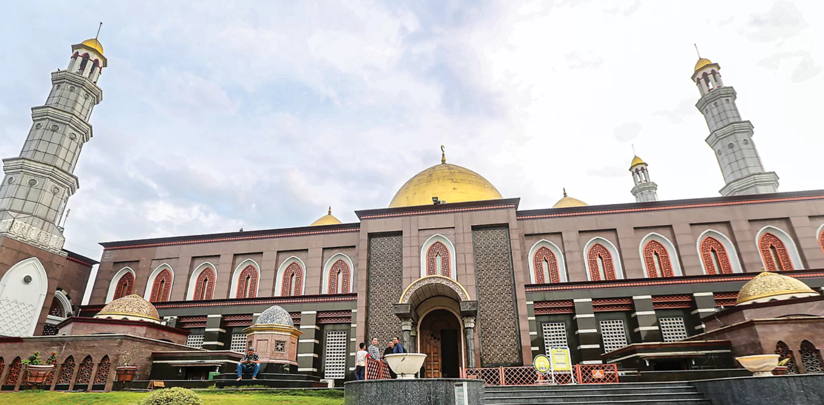 Masjid Dian Al Mahri (Masjid Kubah Emas)