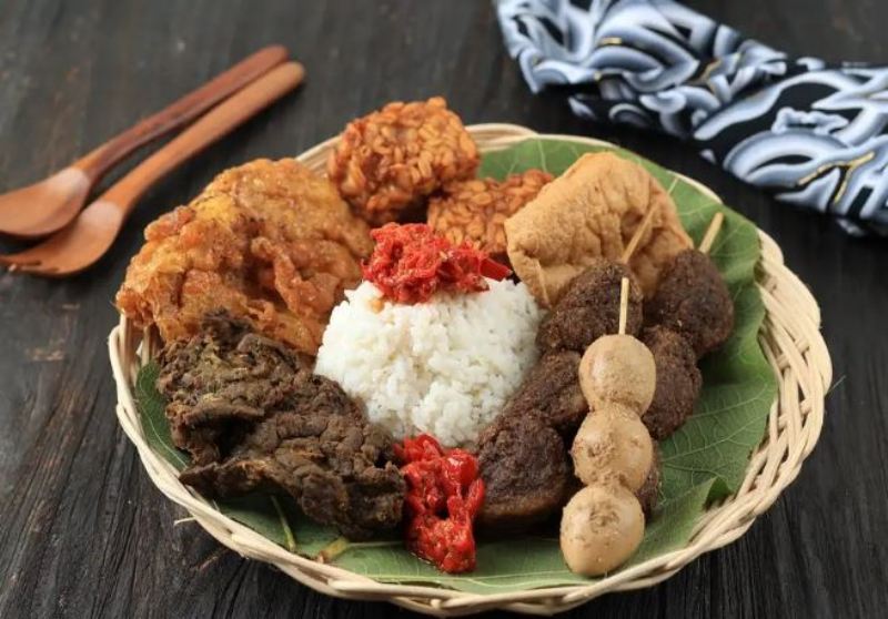 Nasi Jamblang khas Cirebon.