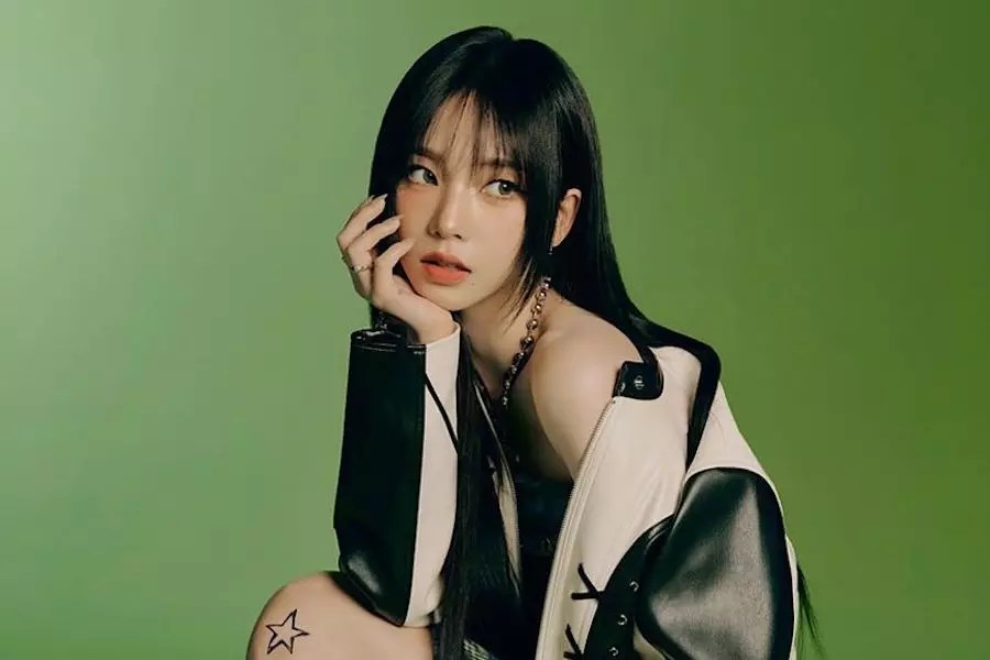 Di era K-pop sekarang, satu DM Instagram bisa jadi awal debut global. Visual benar-benar segalanya?