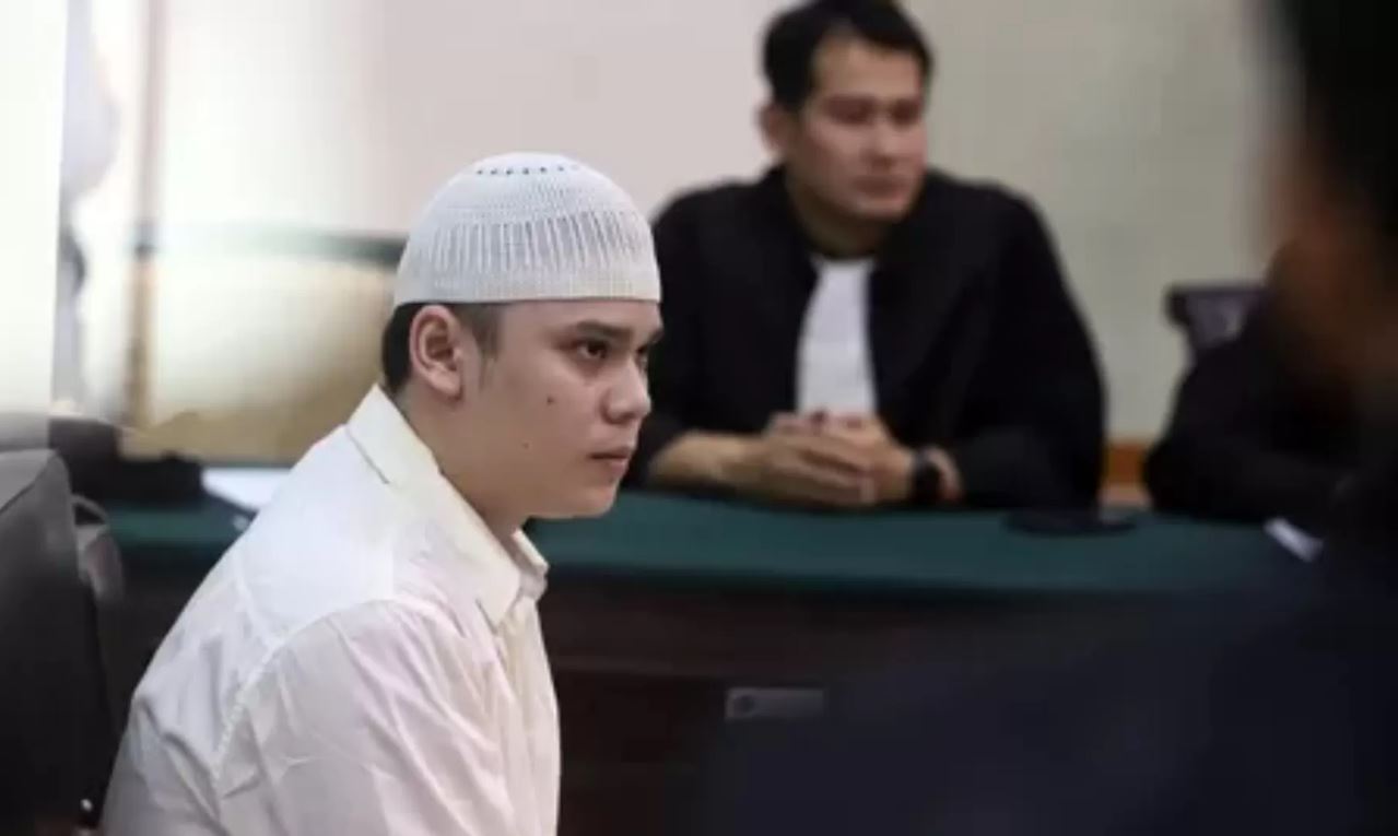 Sidang perdana kasus mutilasi Pacet digelar. Alvi Maulana terancam hukuman mati.