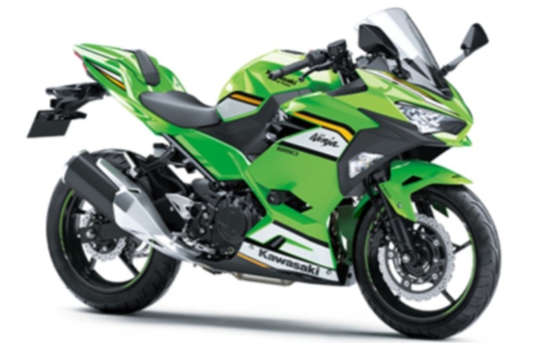 Kawasaki Ninja 250 Facelift 2025 tampil agresif dengan desain baru, fitur modern, dan performa lebih matang dibanding generasi lama.