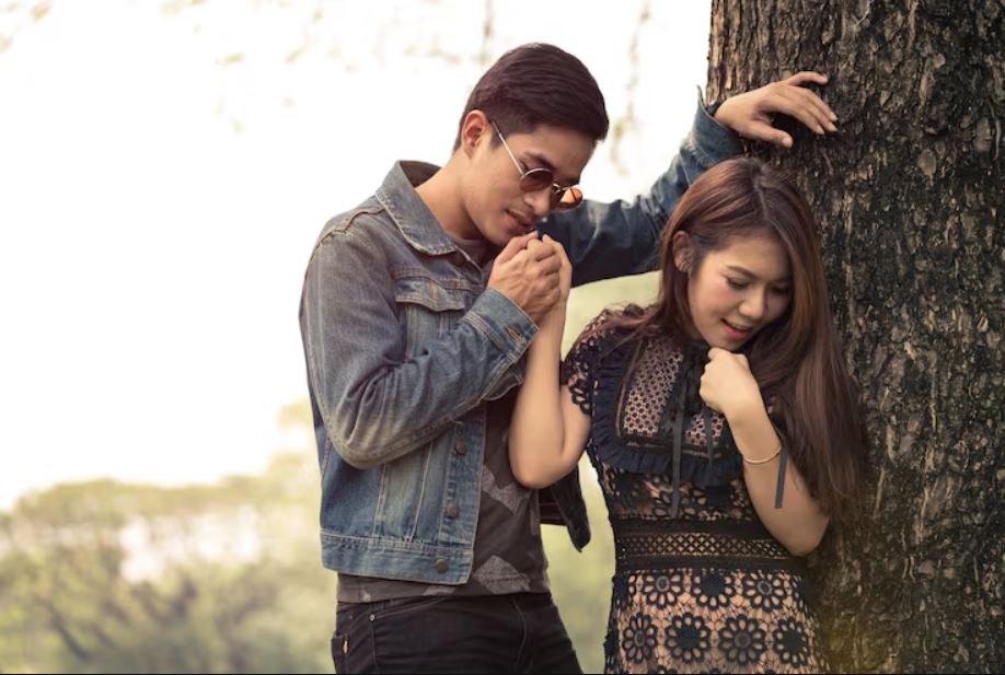 Zodiak-zodiak ini diprediksi bertemu jodoh dari arah tak terduga lewat momen sederhana.