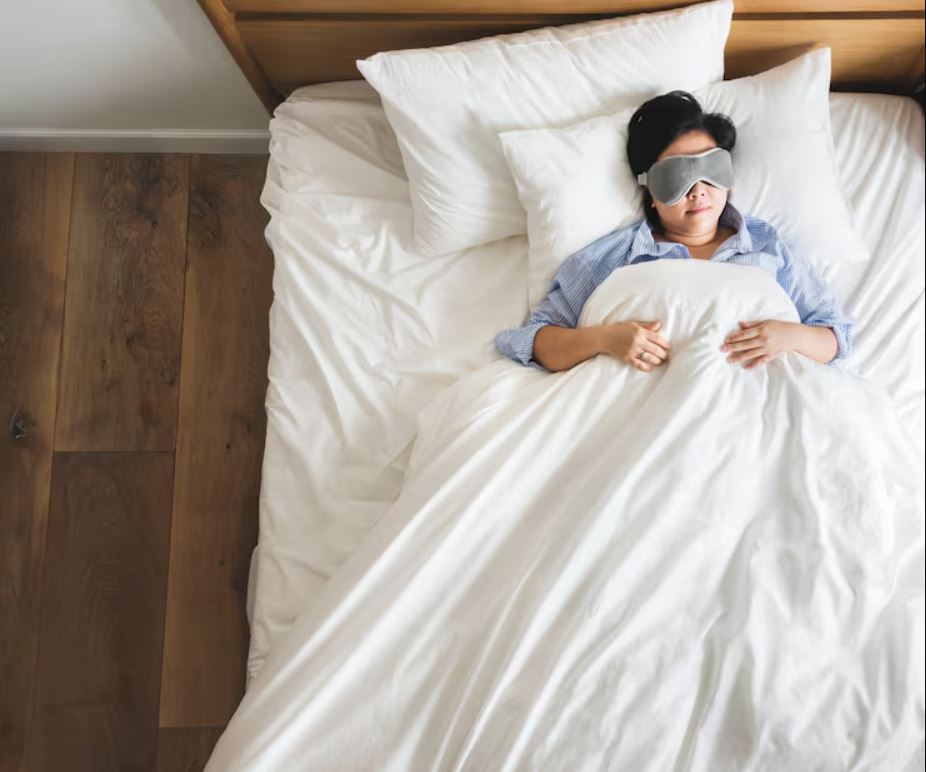 Tidur lebih lama di akhir pekan ternyata bisa bantu jaga kesehatan mental remaja.