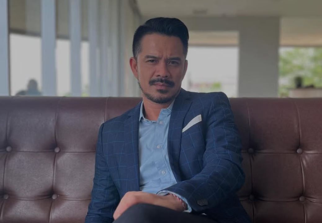 Aktor senior, Roby Tremonti, terlibat skandal dengan Aurelie Moeremans.