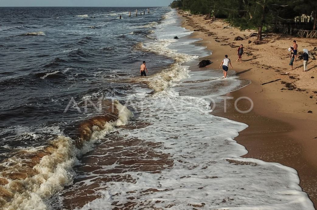 Pantai Ujung Pandaran