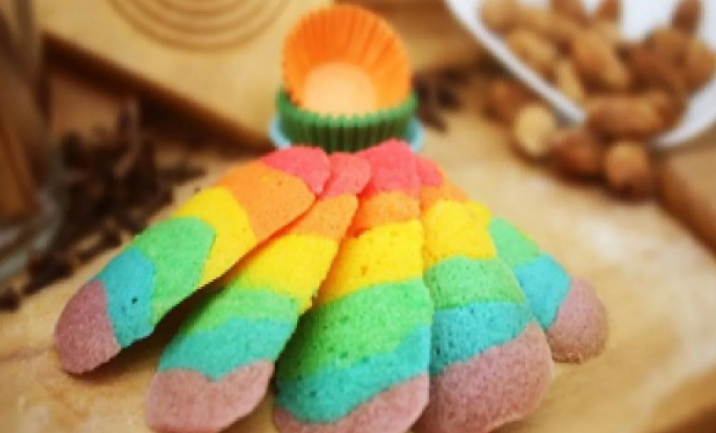 Variasi resep kue lidah kucing dengan warna pelangi alias rainbow.