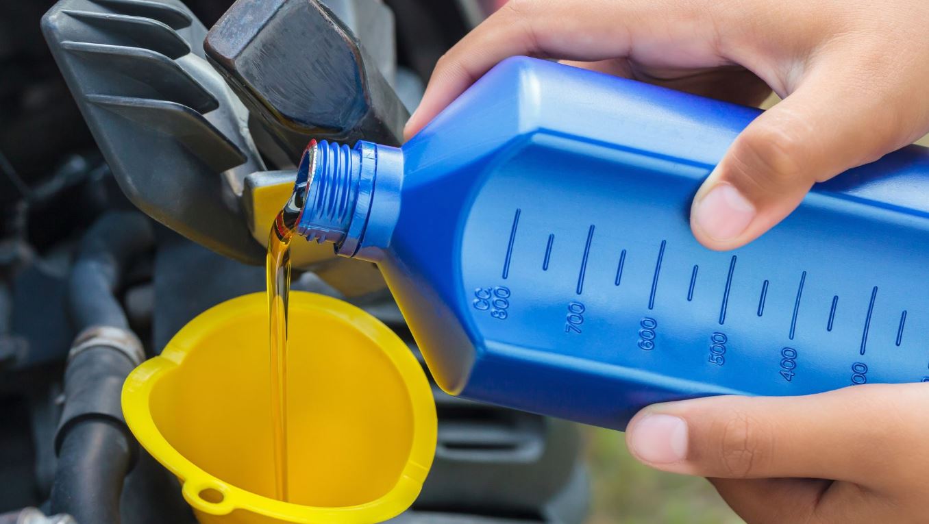 Mesin halus, tarikan ringan, dan lebih awet! Ini 6 oli motor matic terbaik untuk pemakaian harian.