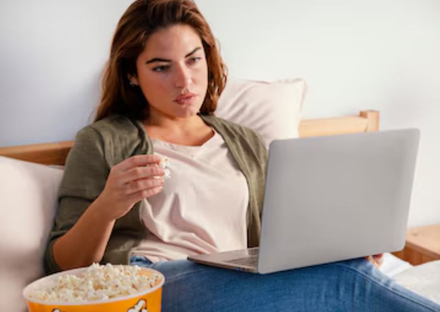 Psikologi mengungkap 8 alasan orang tidak suka menonton film dengan subtitle.