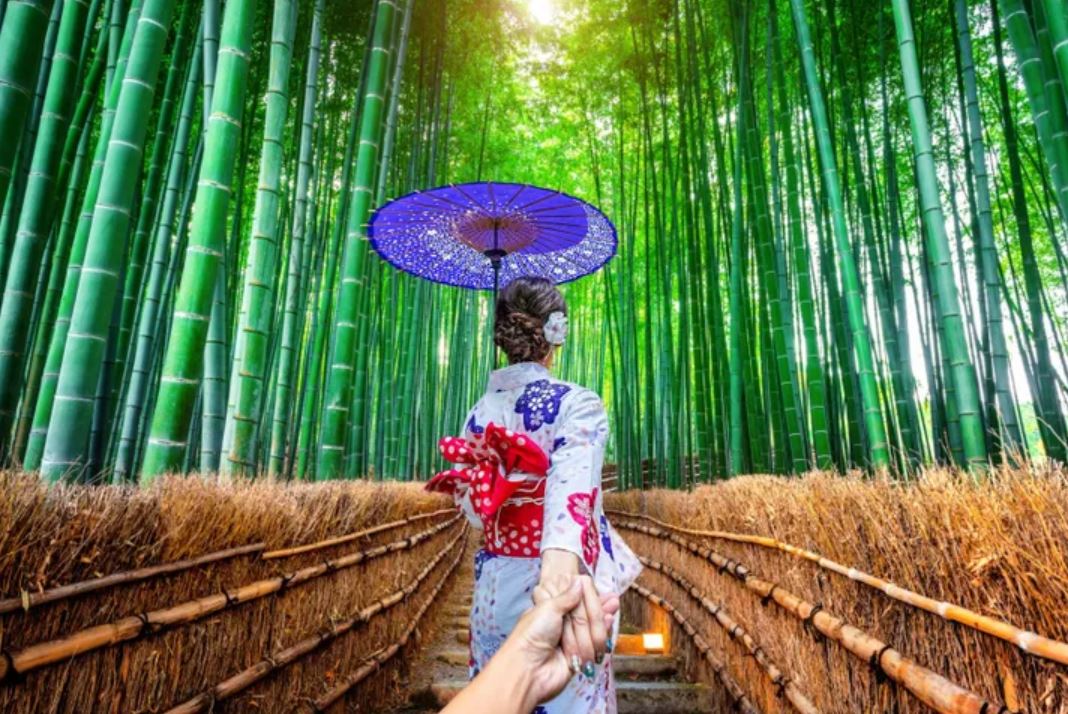 Bagi Jepang, bulan kelahiran bukan ramalan,&nbsp;melainkan percakapan sunyi antara manusia dan alam.