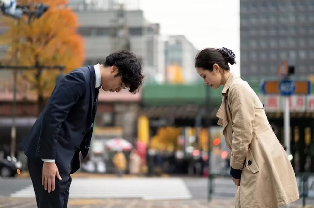 Filosofi Jepang memandang hidup bergerak melingkar. Bulan kelahiran di paruh akhir tahun melambangkan fase pematangan: merawat hubungan, bersyukur, melepaskan, dan bersiap memulai kembali.