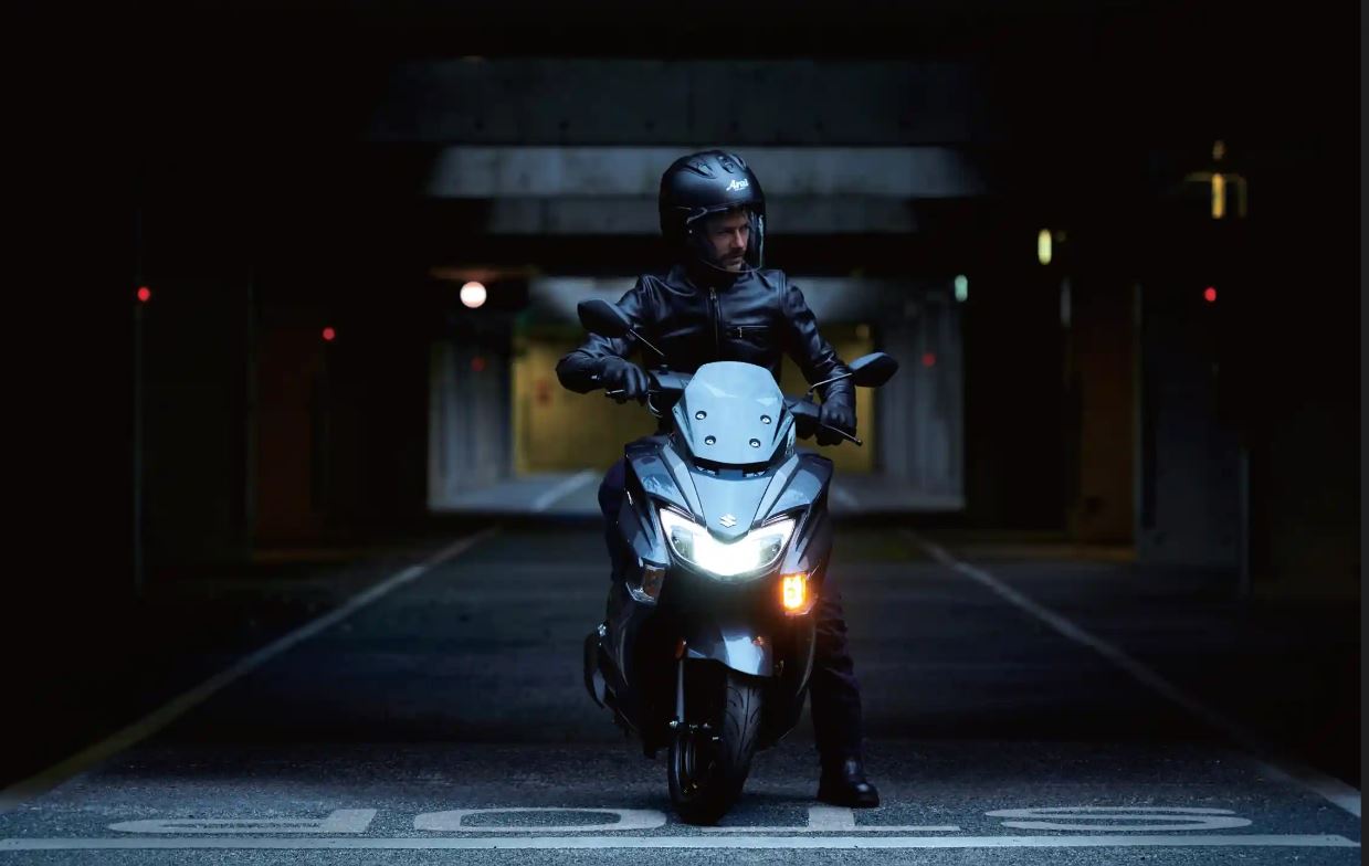 Foto: Suzuki Burgman Street 125 EX 2026 tampil elegan dengan desain skutik urban premium.