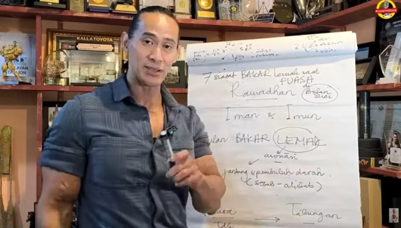 Ade Rai berbagi tips agar puasa tidak loyo seharian.