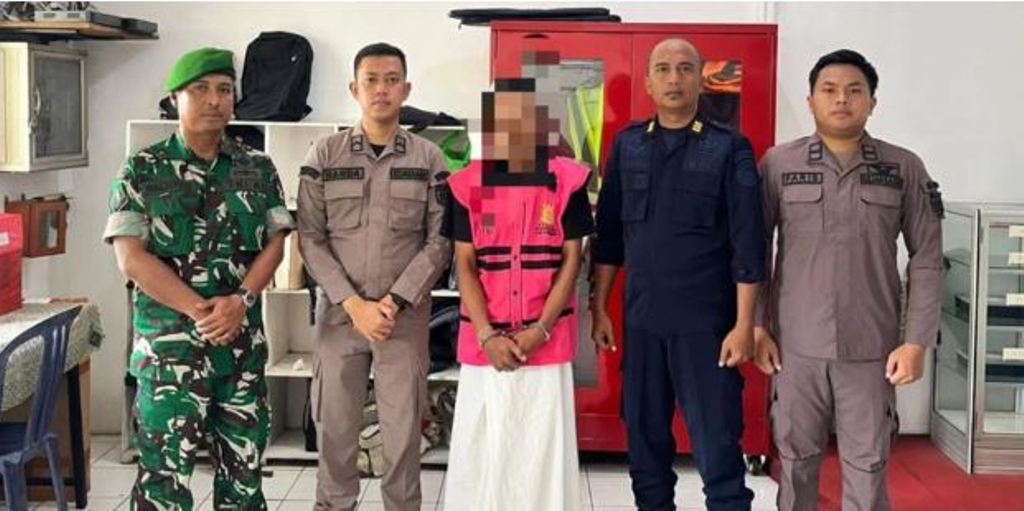 Guru honorer di Probolinggo, Jawa Timur yang menjadi tersangka usai diduga rangkap jabatan jadi pendamping lokal desa. 