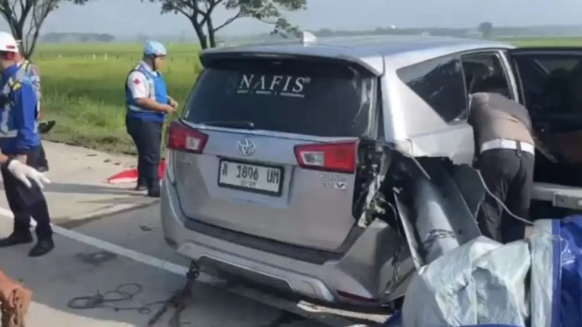Kecelakaan tunggal di Jalan Tol Ngawi-Solo KM 561 A.