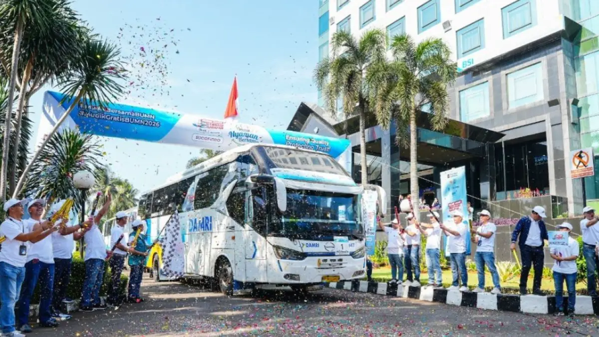Peserta mengikuti keberangkatan program Mudik Bersama BUMN 2026 yang difasilitasi IDSurvey Group di Jakarta.