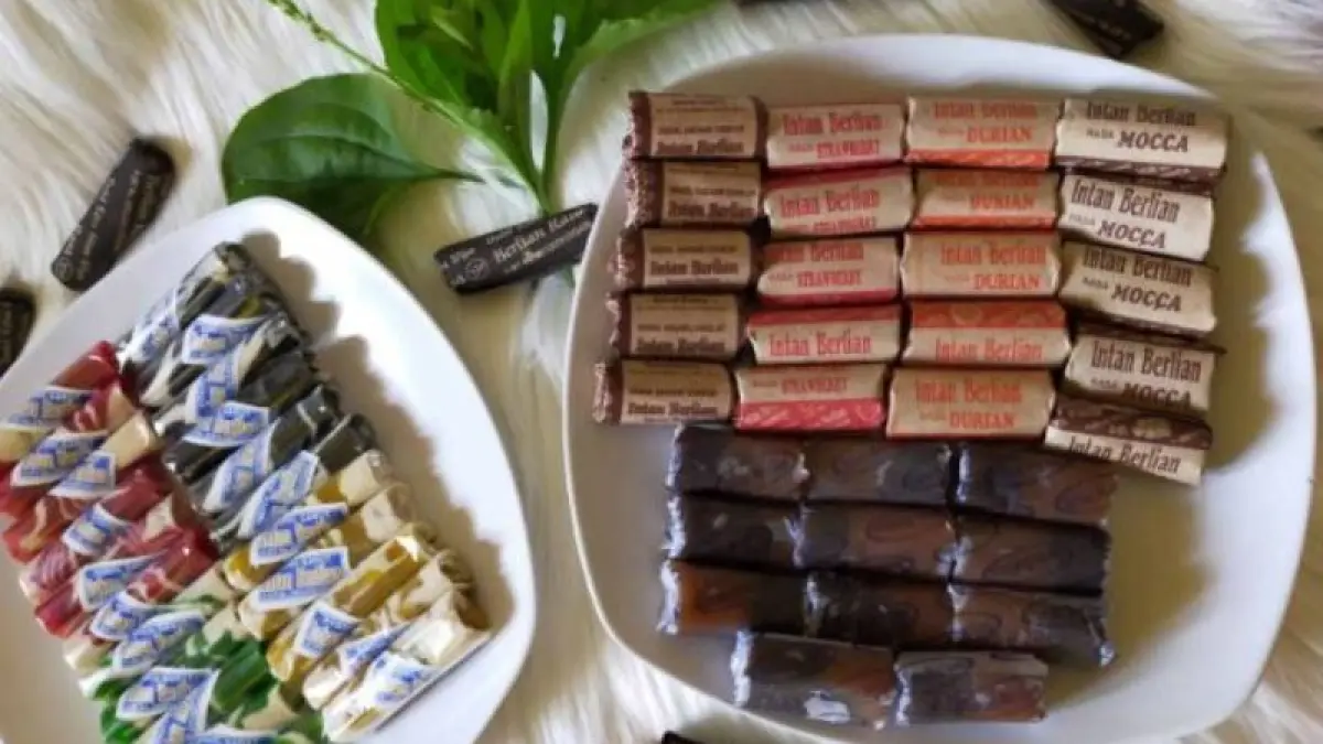 Aneka oleh-oleh khas Purwakarta seperti simping hingga dodol Purwakarta yang banyak diburu wisatawan. (ISTIMEWA)