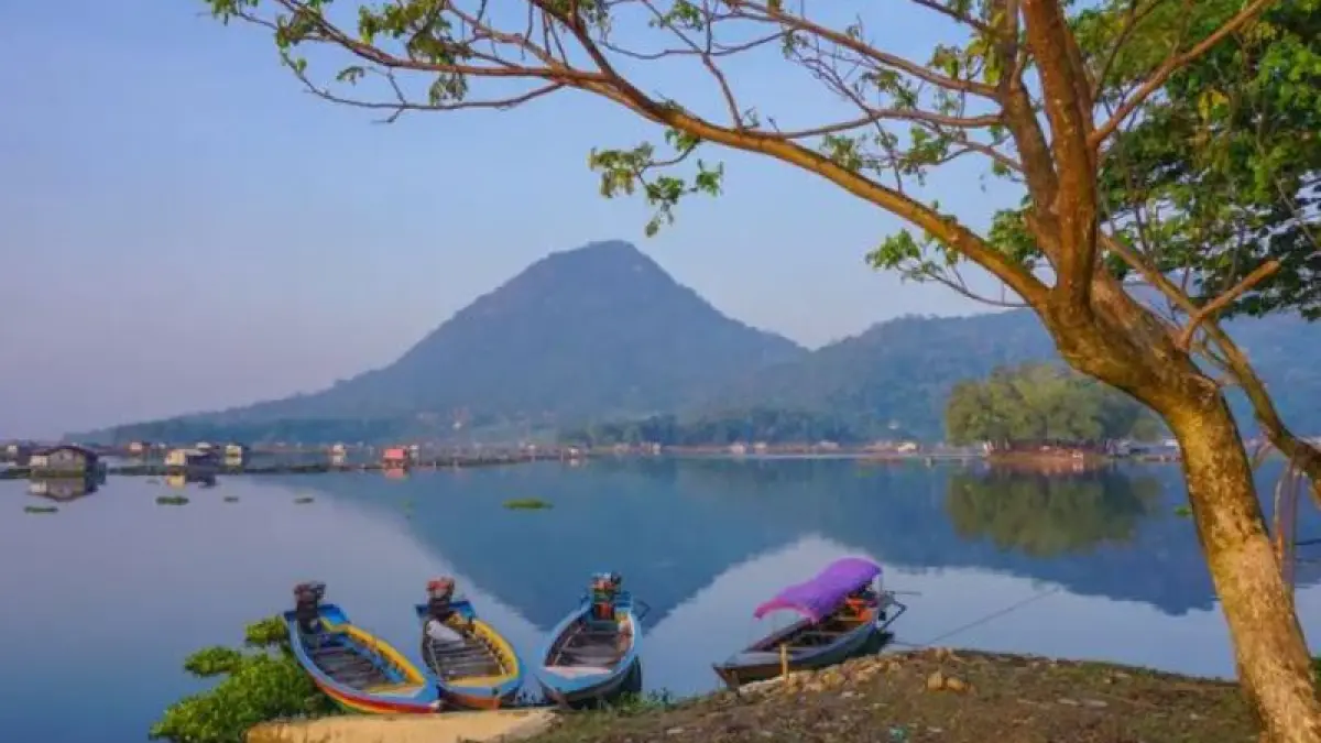 Deretan destinasi wisata populer di Purwakarta mulai dari air mancur Sri Baduga hingga Waduk Jatiluhur. (TRAVELOKA) 