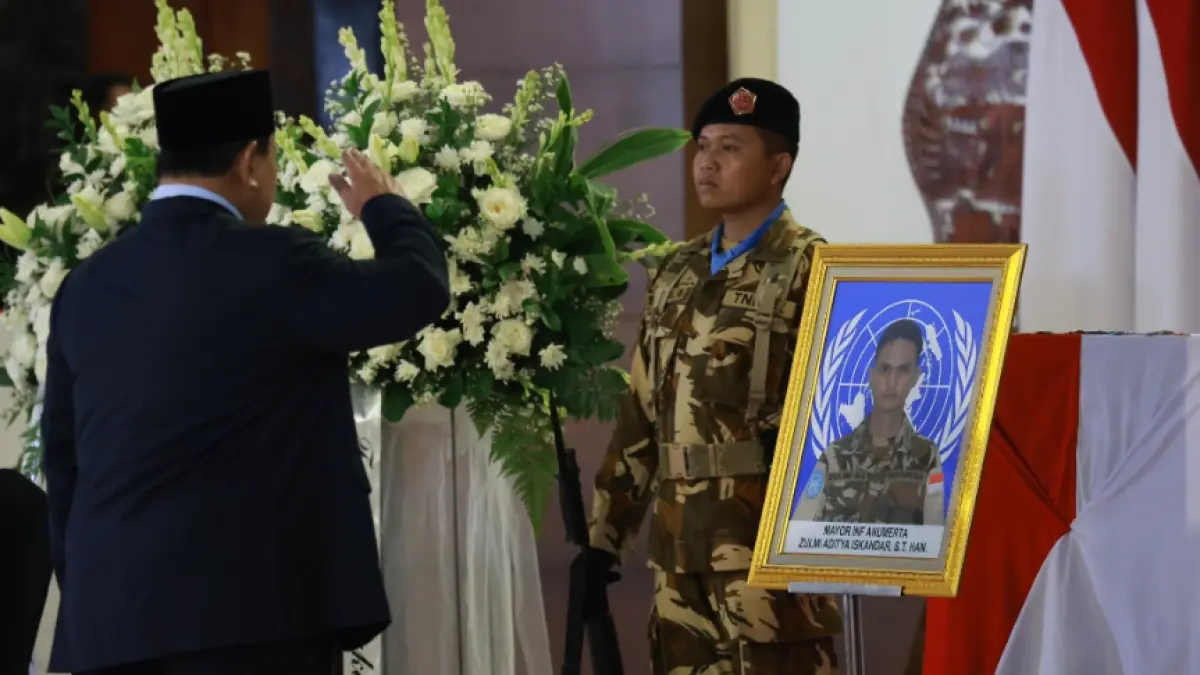 Potret Presiden Prabowo Subianto Iringi Pemakaman Prajurit TNI yang Gugur di Lebanon (Info Indonesia)