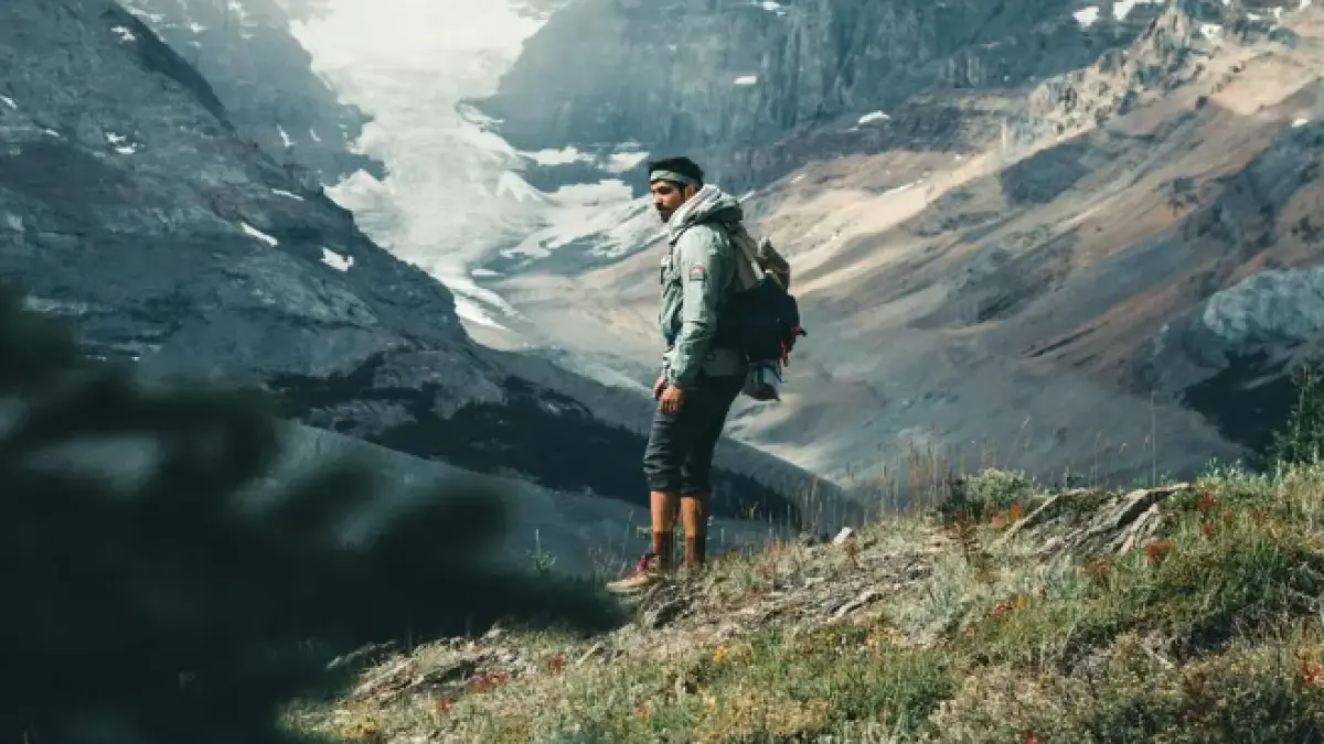 Ilustrasi Penadakian / Hiking