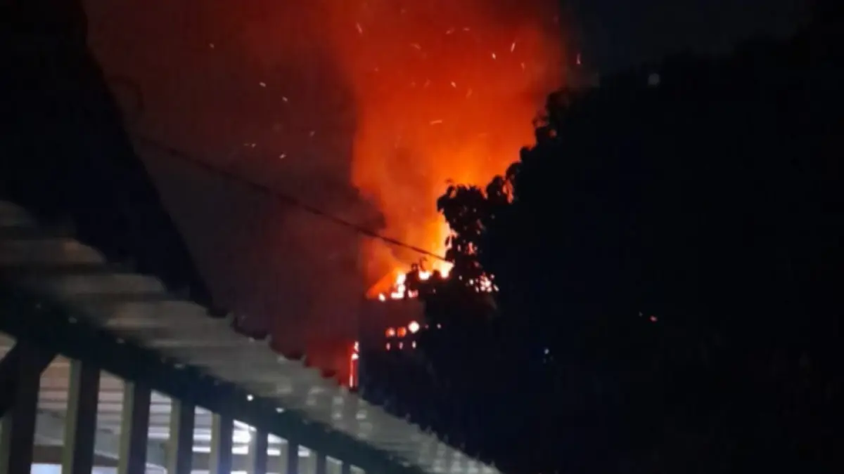 Ilustrasi Kebakaran melanda gudang Toko Rani Puri Magetan