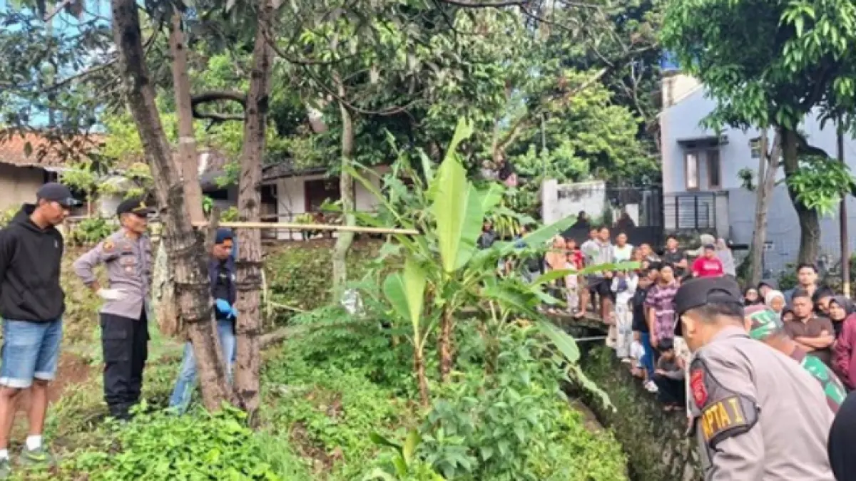 TKP penemuan mayat pria di selokan Garut