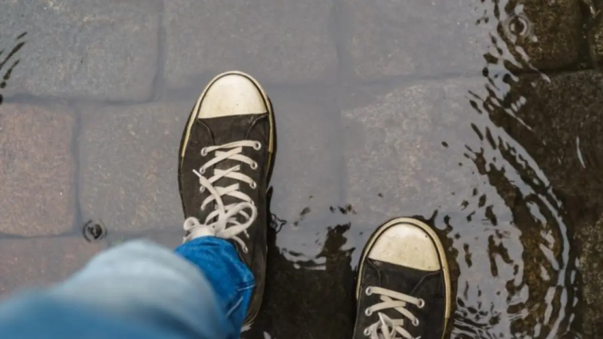 Ilustrasi Sepatu. Murid SMKN 4 Samarinda Meninggal Dunia Karena Infeksi Sepatu Kekecilan.