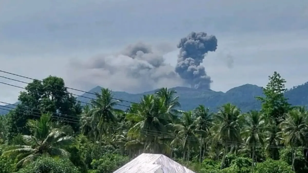 Update terbaru erupsi Gunung Dukono di Kabupaten Halmahera Utara, Maluku Utara