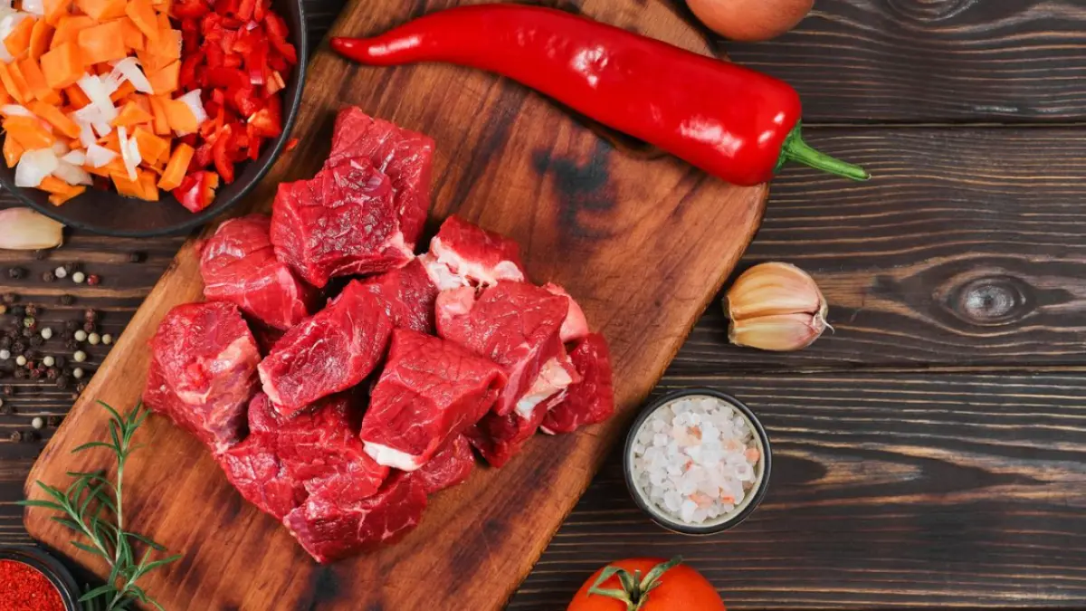 Ilustrasi daging kurban. (Freepik/ededchechine)