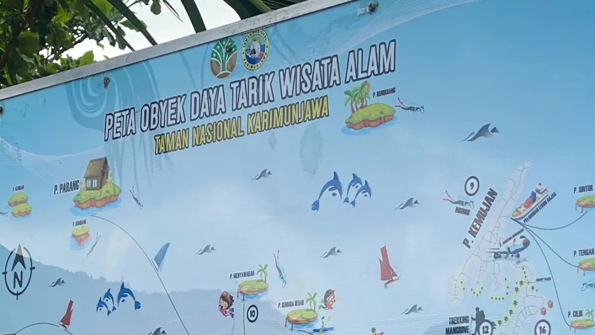 Peta Objek Daya Tarik Wisata Alam Taman Nasional Karimunjawa menjadi panduan bagi wisatawan untuk menentukan destinasi sebelum menjelajahi berbagai pulau. 
(Foto: Anggie Putri Wijayanti)