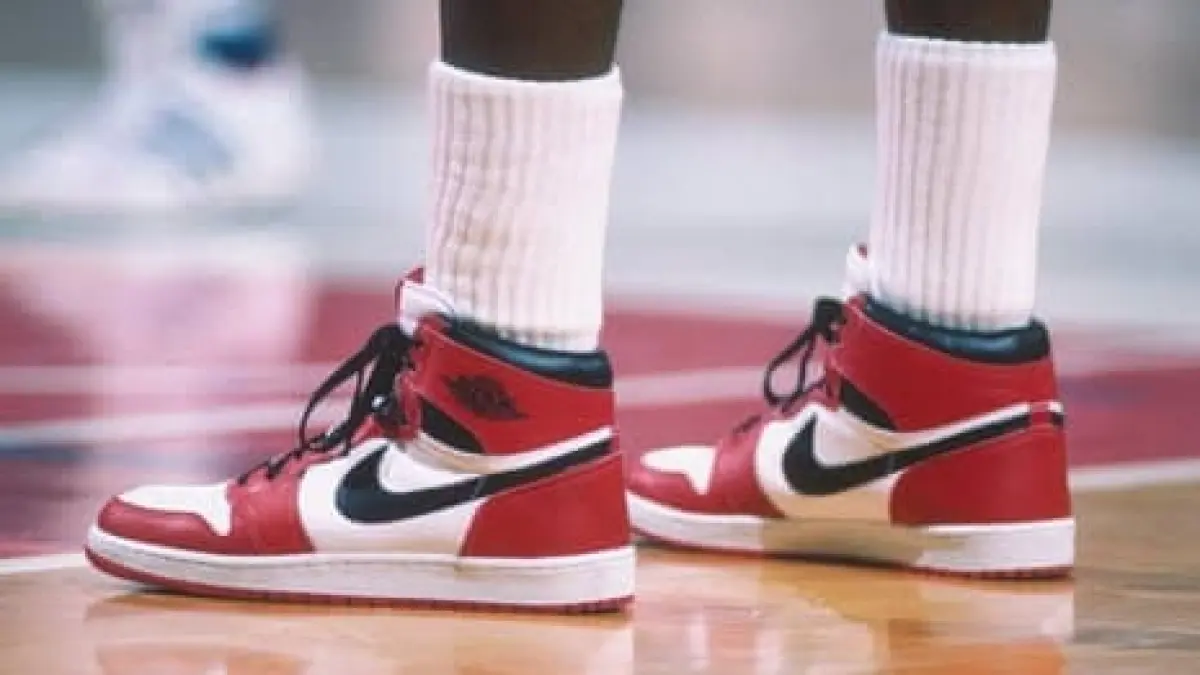 https://www.theguardian.com/sport/2020/may/18/michael-jordans-first-ever-air-jordan-sneakers-sell-for-560000-at-auction