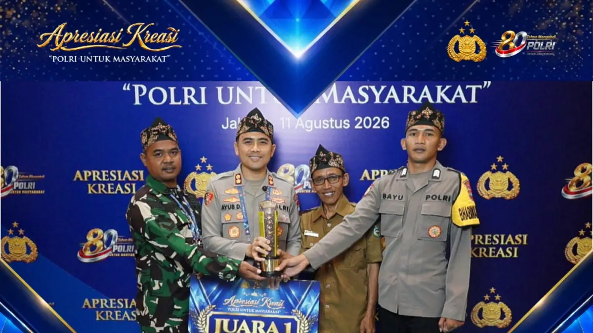 Kapolres Pacitan AKBP Ayub Diponegoro Azhar bersama tiga pilar menerima penghargaan Juara I Lomba Lomba Tiga Pilar Tingkat Nasional&nbsp;berkat inovasi di Desa Nogosari, Pacitan. (POLRI)