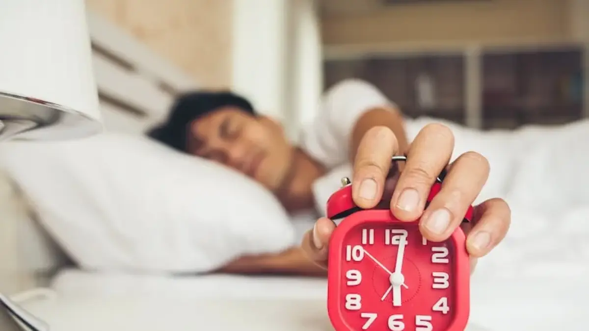Cara Melunasi Tidur Malam dengan Dibayar Saat Bangun Siang. Foto: glints.com