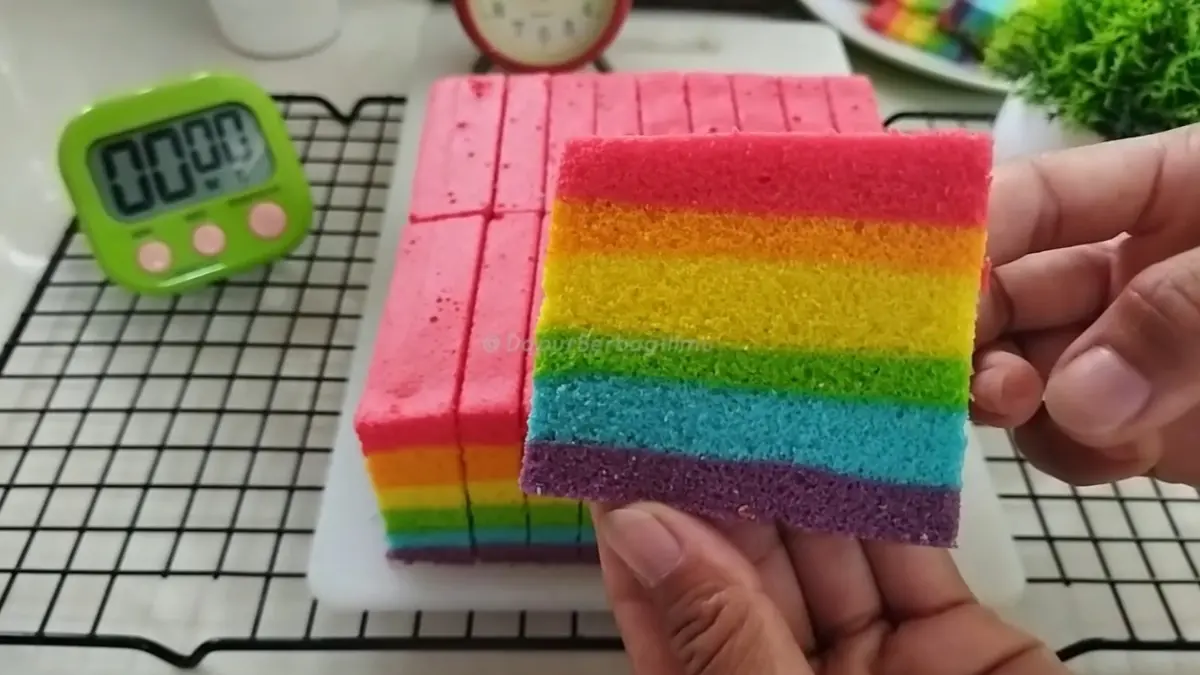 Bolu Kukus Pelangi 
Source : Dapur Berbagi Ilmu