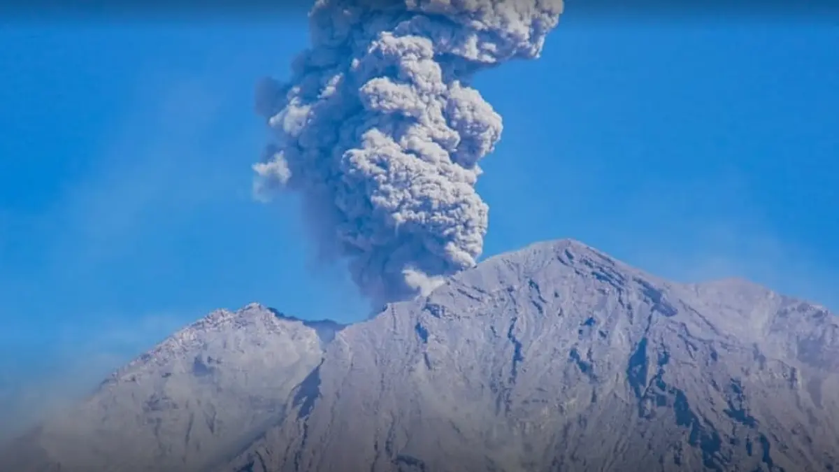 Erupsi Gunung Semeru 06/09/2026. Foto: Instagram @tirtoid