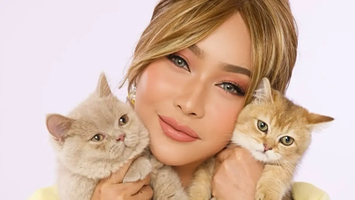 Momen Penyanyi Dangdut Inul Dartista Bersama Kucing Kesayangannya. Foto: Instagram @petfestindonesia