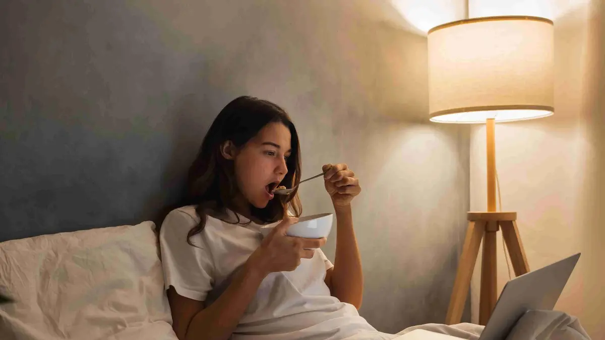 Ilustrasi Makan Sebelum Tidur @Ntt Disway