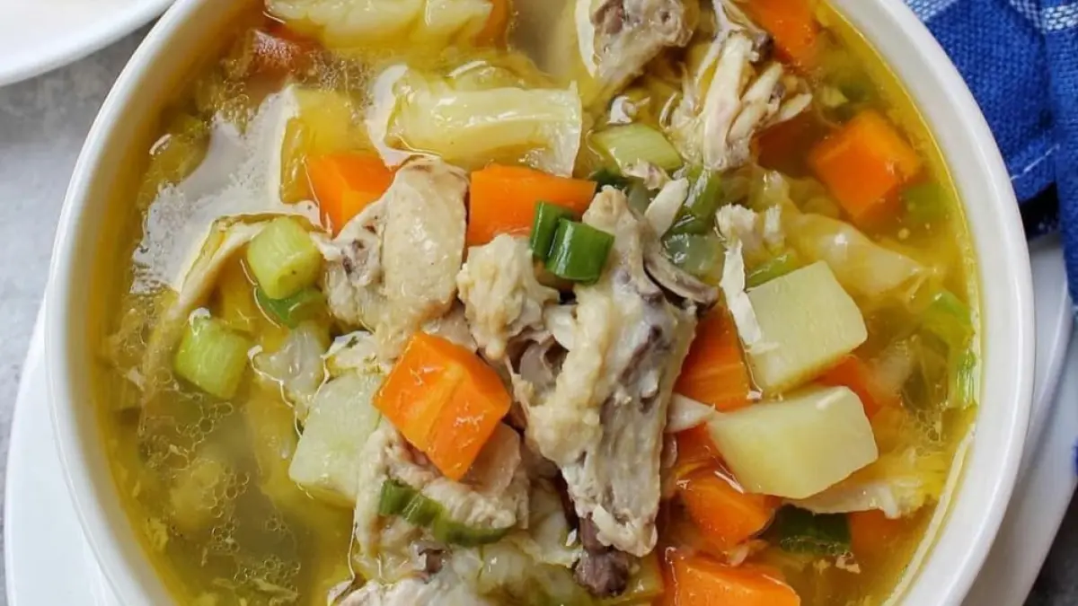 Sayur Sop Ayam
Source : numpangsaveresep.id