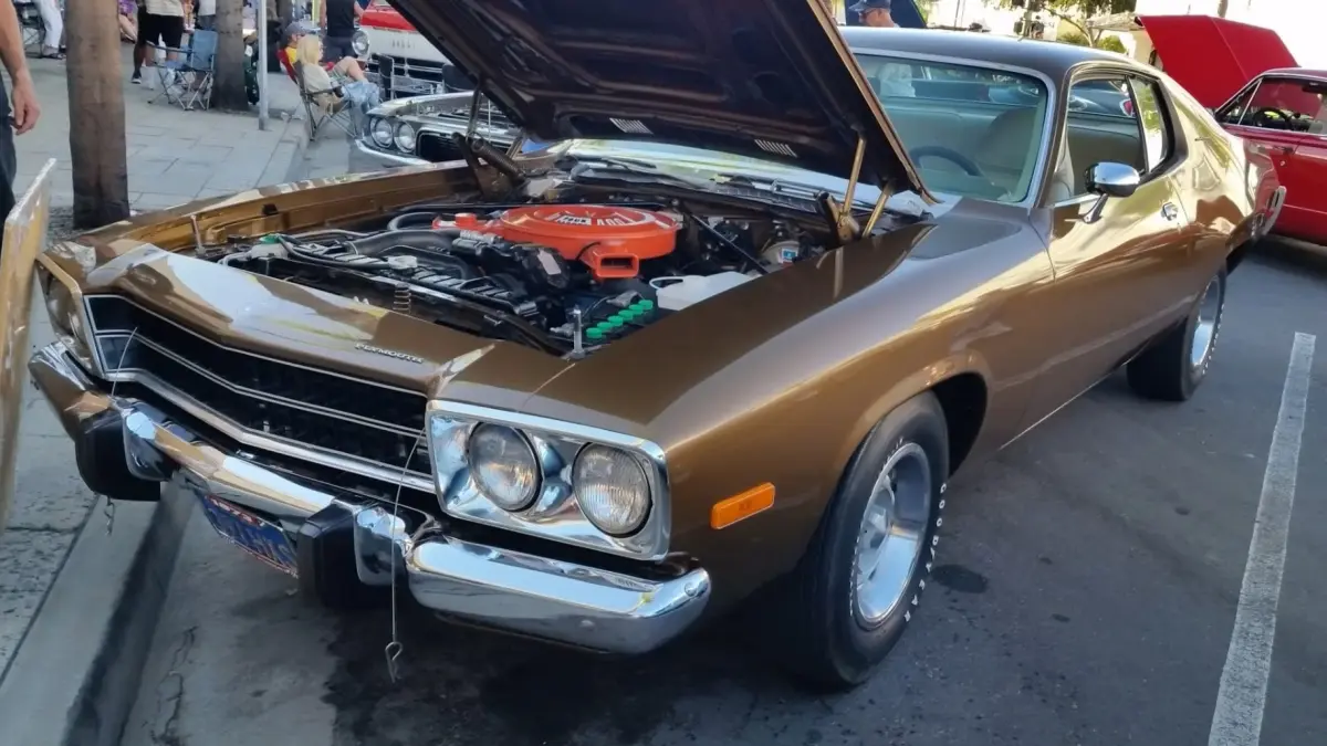 Plymouth Road Runner 1973 (CARFINDER/YouTube)