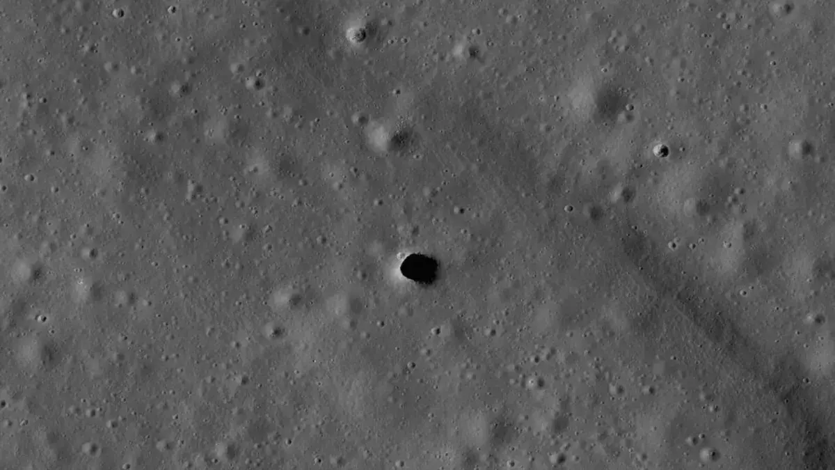 NASA menyelidiki lubang misterius di Bulan yang diduga terhubung gua raksasa (NASA/GSFC/Arizona State University)