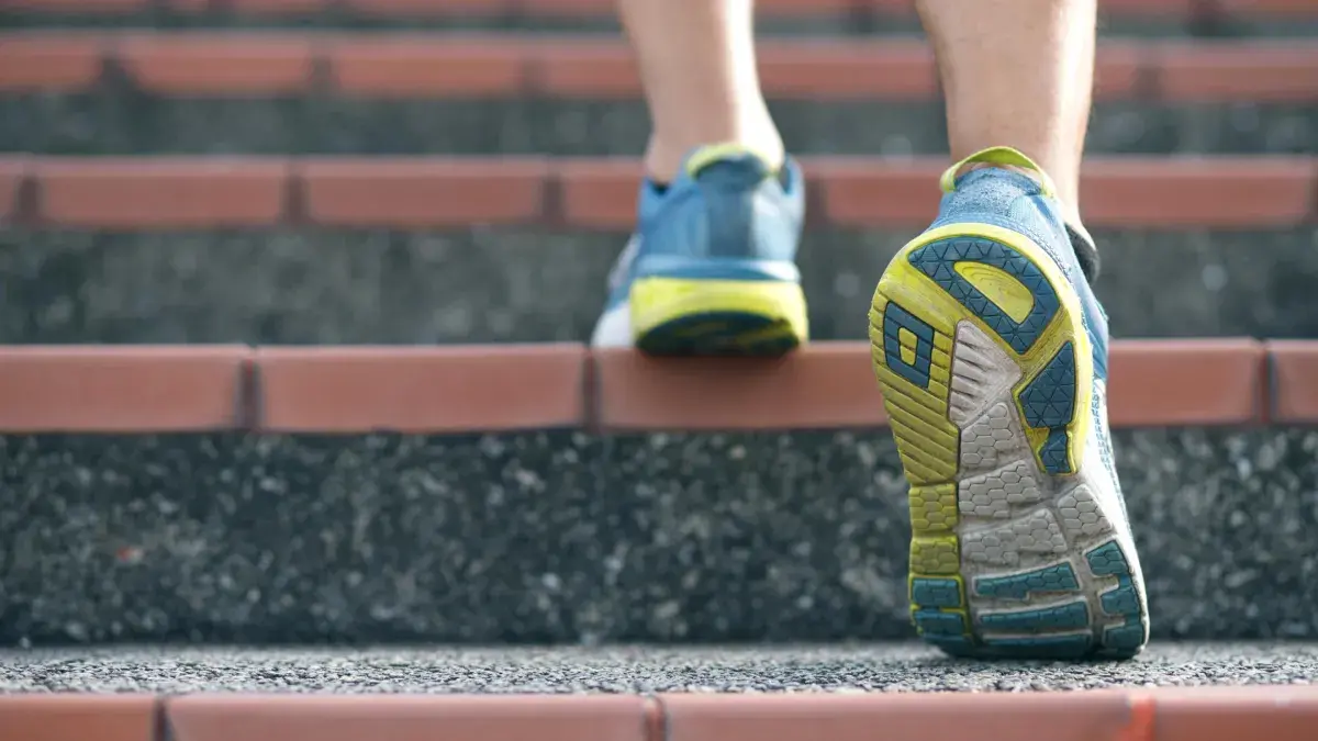 Jalan kaki 20 menit ternyata bisa merangsang gerakan usus dalam hitungan menit (Shutterstock)
