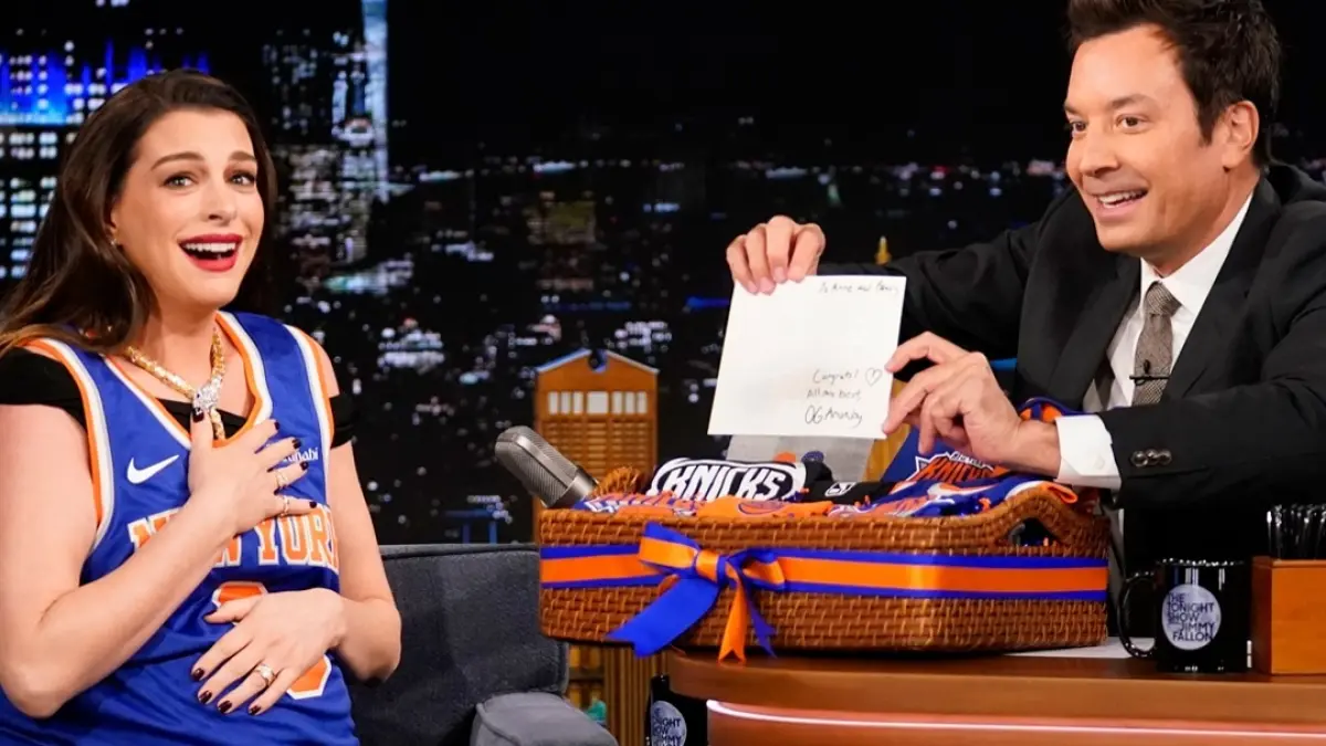 Anne Hathaway dan Jimmy Fallon 
Source : fallontonight
