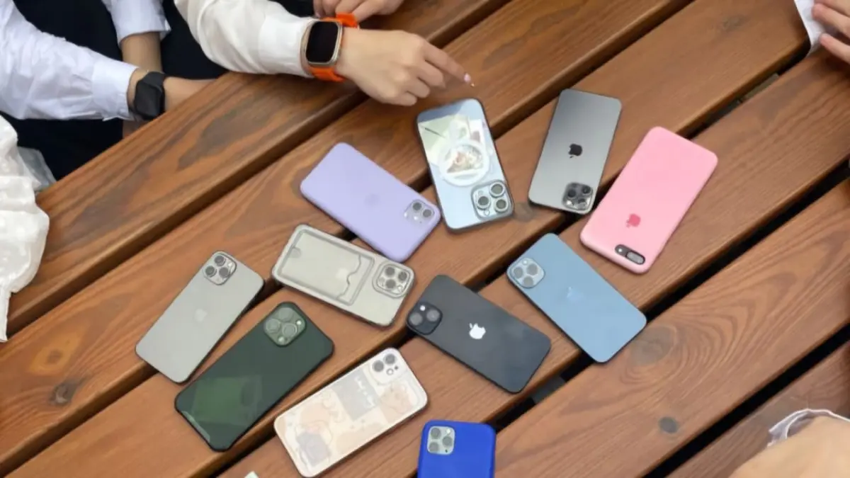 Mengulik lebih dalam faktor yang membuat iPhone dipandang sebagai simbol status sosial.
sumber gambar: pinterest