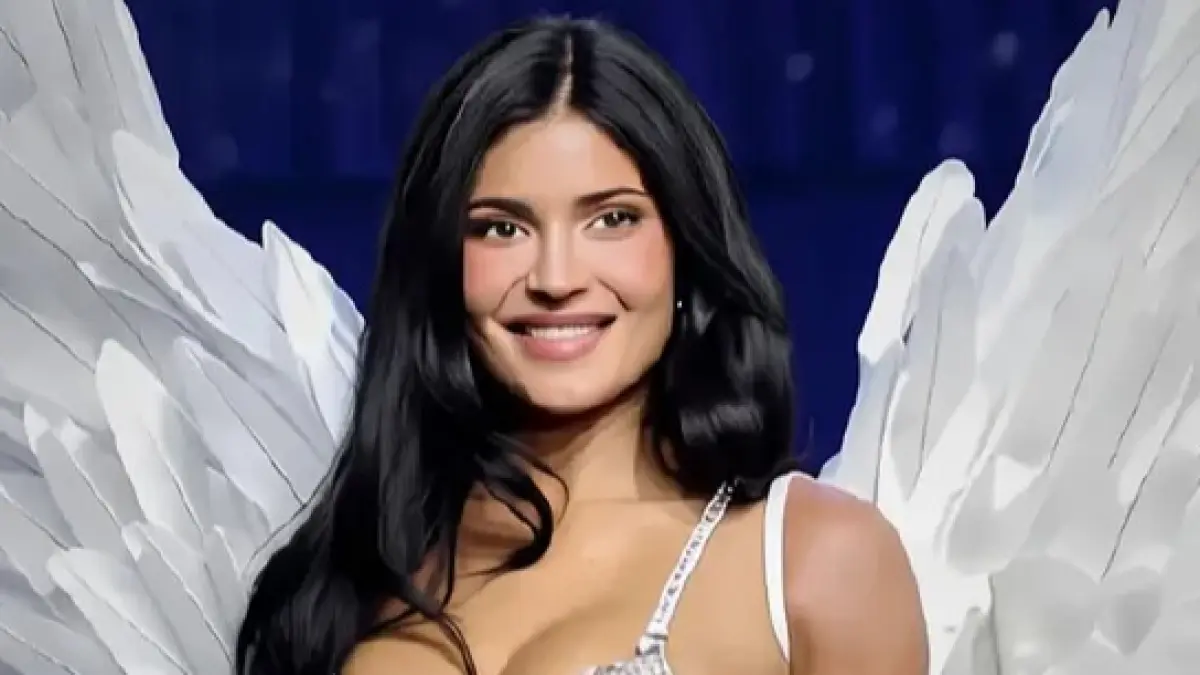 Fantasy Bra Kylie Jenner Seharga Rp 900 Miliar Bikin Heboh, Ternyata Tanpa Kain