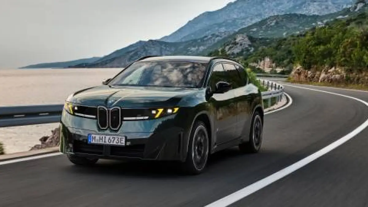 BMW iX3 M60 xDrive Hadir dengan 603 HP, Akselerasinya Setara Mobil Sport