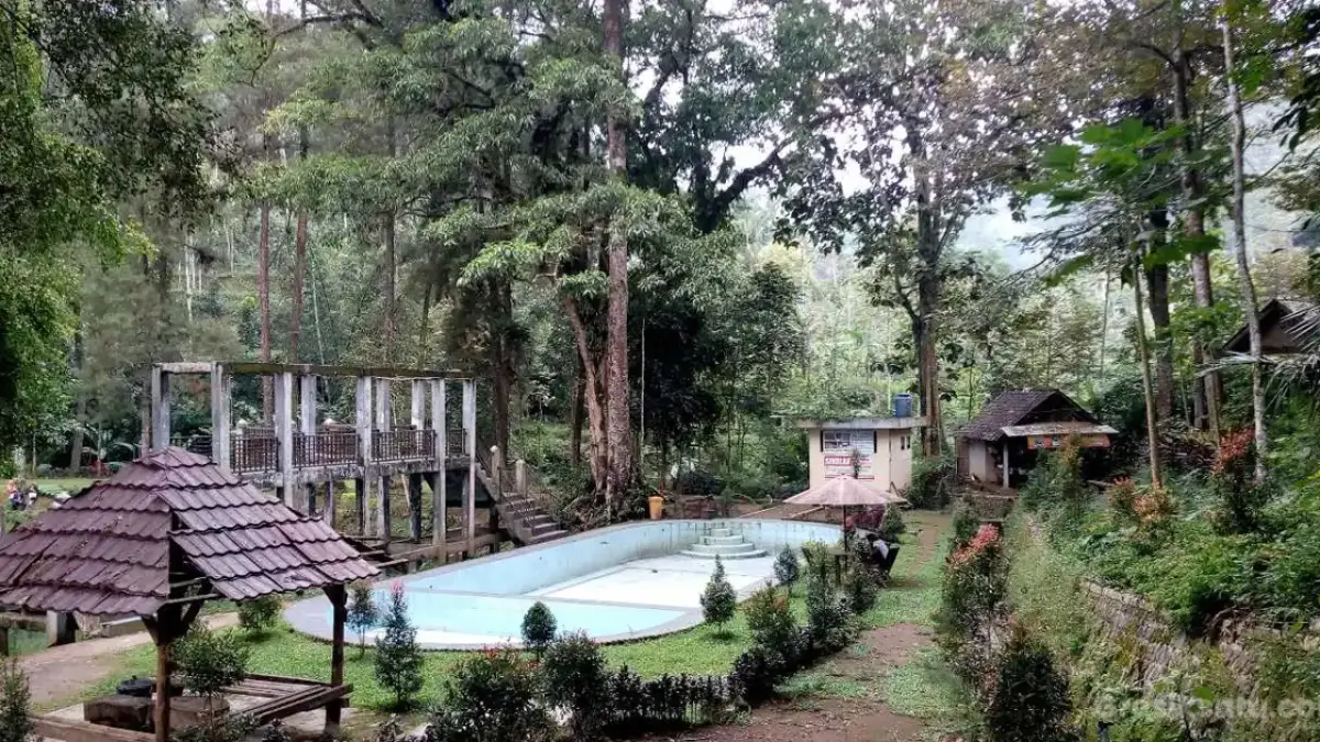 Bukan Cuma Telaga Jernih, Rambut Monte Blitar Simpan Candi dan Legenda Mbah Monte