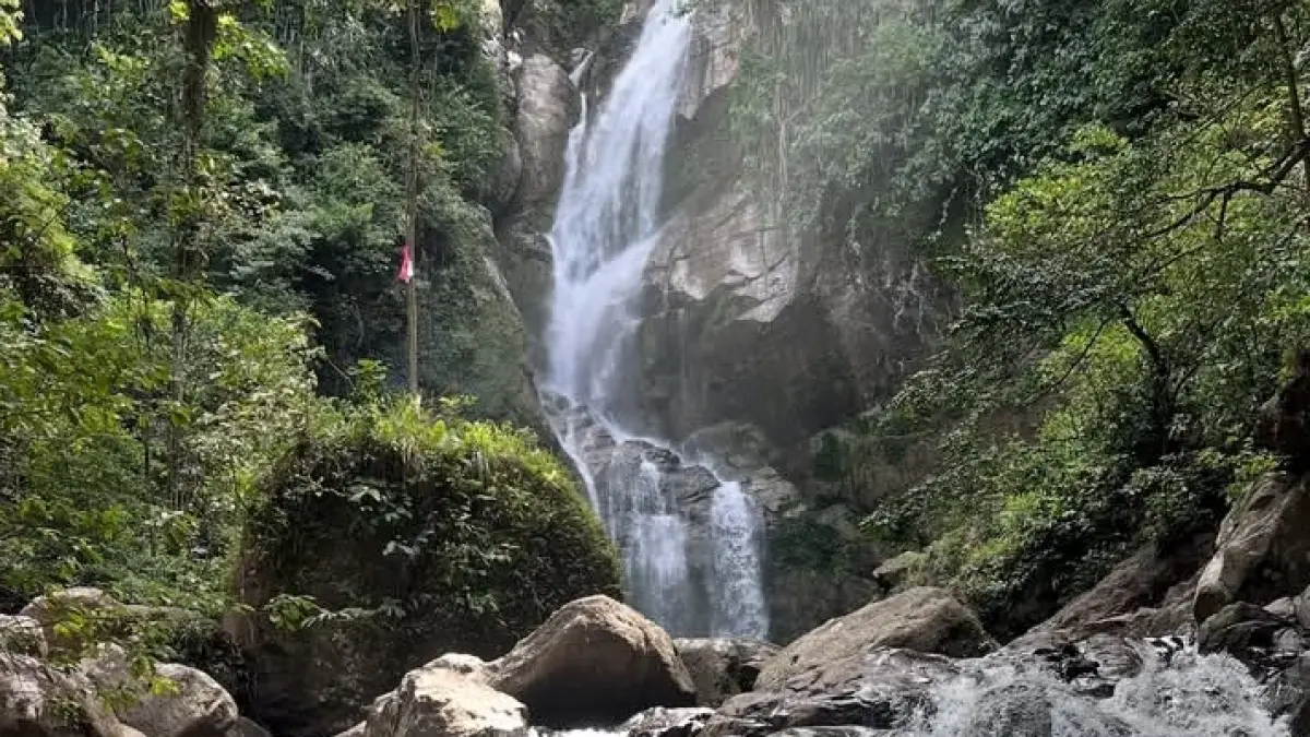 Wisata Air Terjun Lubuk Hitam Padang, Pesona Tiga Tingkatan Air di Tengah Hutan Hijau