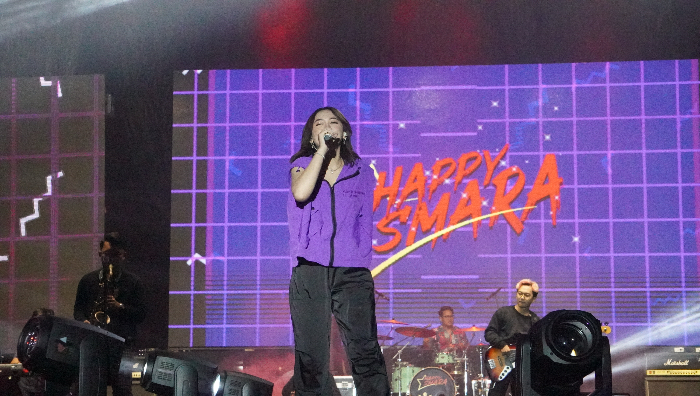 Happy Asmara berhasil membuat warga Jember ambyar di panggung Metamorphosis Festival 2023 Jember