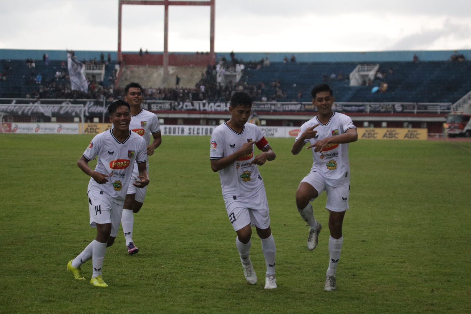 Perayaan gol Persid dengan menari saat melawan Persema Malang di Grup H Liga 3 Jatim, Rabu 13 Desember 20223